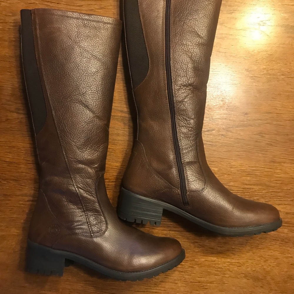 Santana Canada Boots~Women 9m Brown